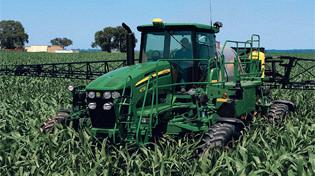 Самоходные опрыскиватели John Deere серии 4030