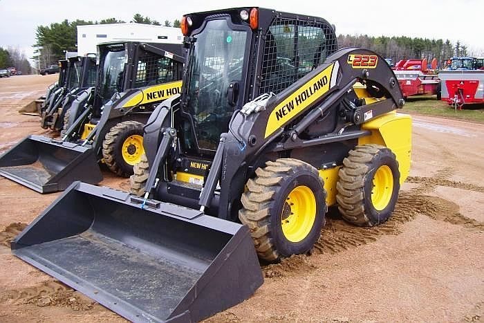 мини-погрузчик New Holland L223 мини-погрузчик New Holland L223