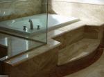 Облицовка ванных комнат натуральным камнем (мрамор, гранит, оникс)