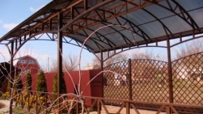 Автомобильные навесы для парковки, стоянки во дворе
