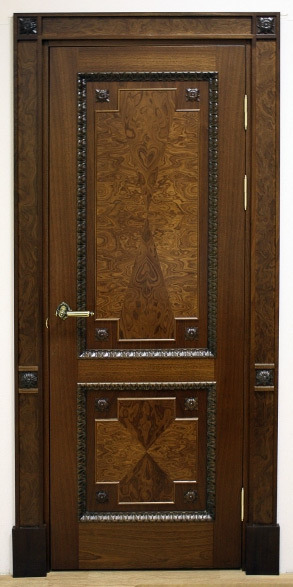 Двери фанерованные шпоном ценных пород древесины
