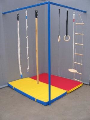 Комплекс детский игровой с навесными элементами (кольца гимнастические, шест для лазания, канат с узлами, качели)