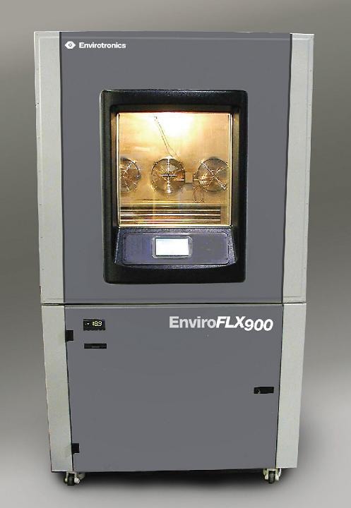 Испытательная температурная/климатическая камера фирмы Envirotronics (США)