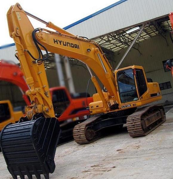 Экскаватор гусеничный HYUNDAI R300LC-9S (ковш 149 куб.м. гусеницы 600 мм)