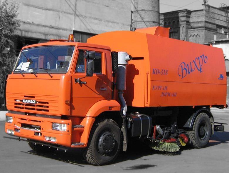 Машина вакуумная подметально-уборочная КО-318М Машина вакуумная подметально-уборочная КО-318М