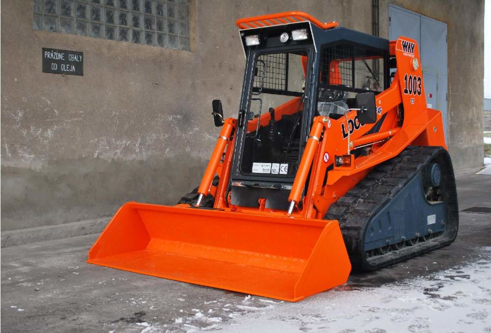 Минипогрузчик locust L1303СТ Минипогрузчик locust L1303СТ