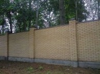 Кирпичные заборы