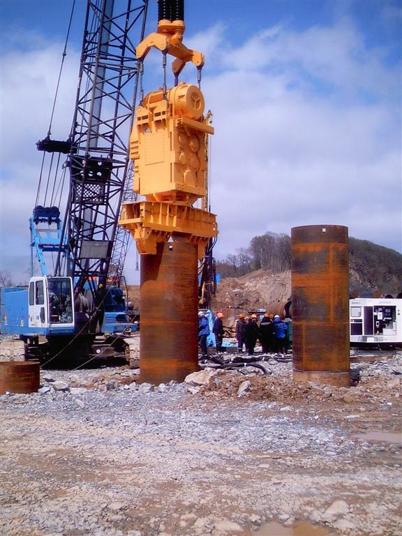 Вибропогружатель DZ-120А Вибропогружатель DZ-120А
