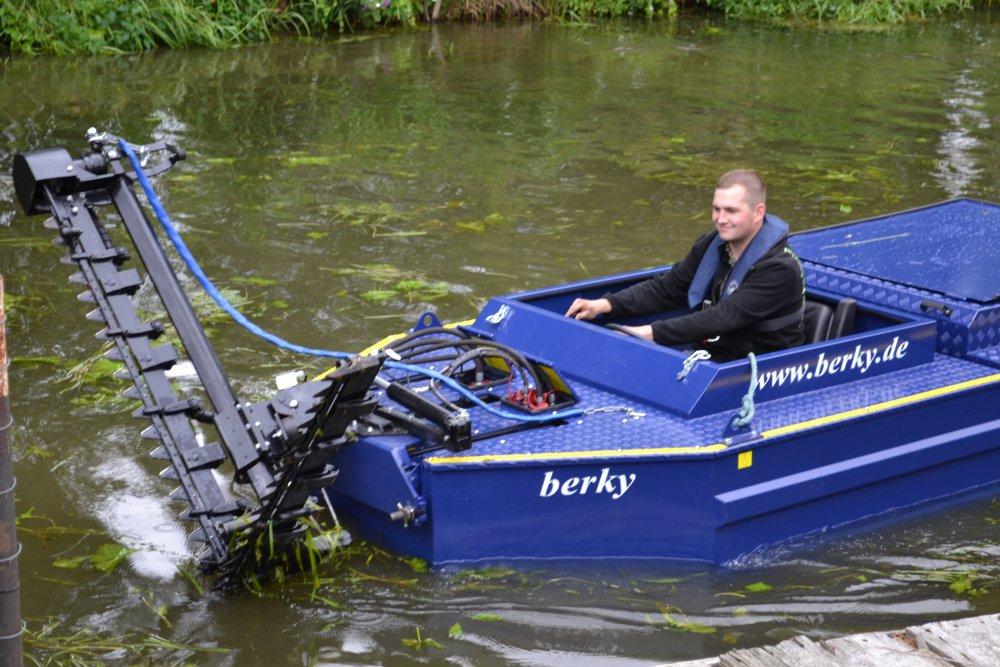 Лодка косилка тип 6410 / MOWING BOAT TYPE 6410