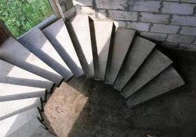 Строительство индивидуальных монолитных лестниц