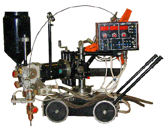 Автомат для дуговой сварки  АДФ-1250  (СВАРОЧНЫЙ ТРАКТОР) для сварки и наплавки электродной проволокой под флюсом изделий из малоуглеродистых сталей производит сварку соединений встык с разделкой и без разделки кромок, угловых швов наклонным электродом