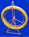 Устройство затяжки кабеля УЗК 11/150  предназначено для введения стеклопластикового прутка в канал и затягивания в него заготовки (стальной или пеноковый канат, проволоки) с последующей  протяжкой в канале кабеля связи.