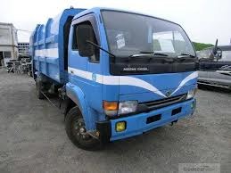 Мусоровоз Nissan Condor
