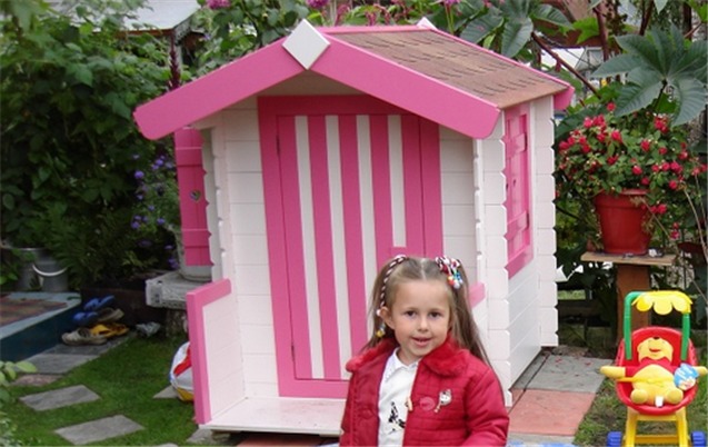 Маленький домик для детской площадки