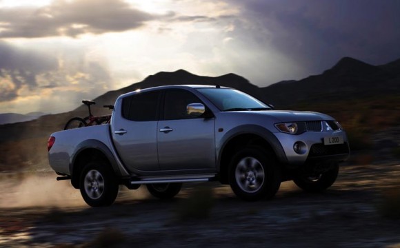 Автомобиль Mitsubishi L200