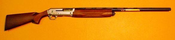 Гладкоствольное охотничье самозарядное газоотводное ружьё  Browning Phoenix Hunter