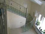Лестница консольная со стеклянными ступенями