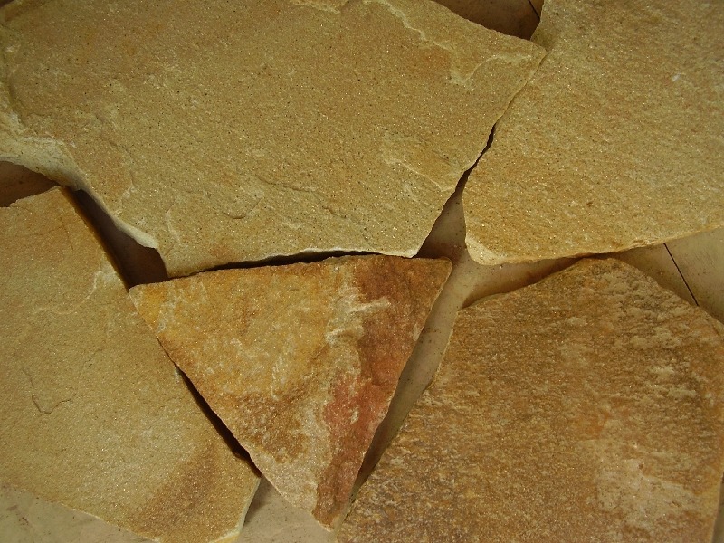 Камень природный облицовочный песчаник, цвет желтый.