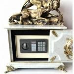 Часы-сейф из белого мрамора с львами